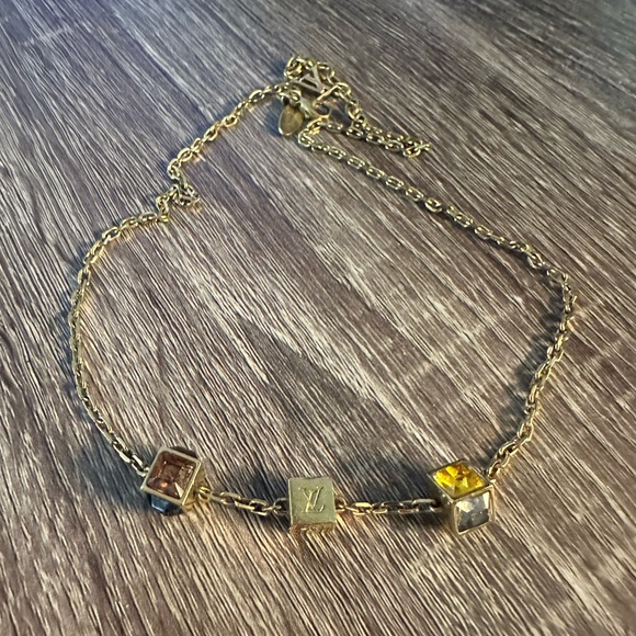 LOUIS VUITTON necklace LV Logo and Cube Swarovski crystals gold - Picture 14 of 15